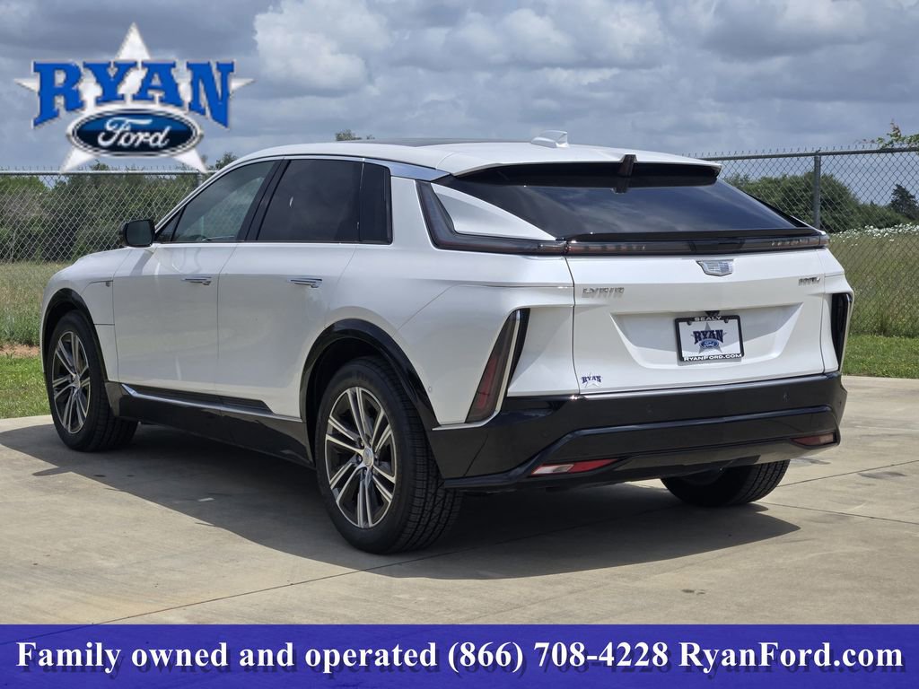 Used 2024 Cadillac Lyriq Luxury image 3