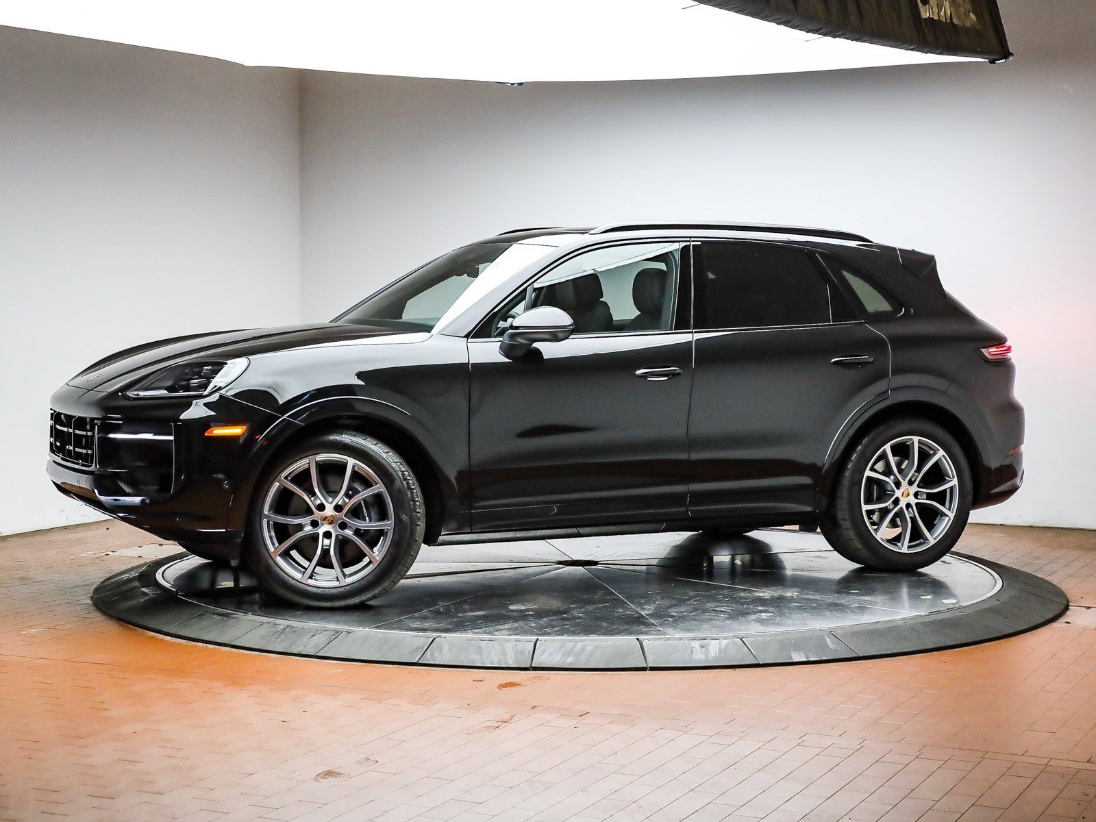 Used 2025 Porsche Cayenne image 1