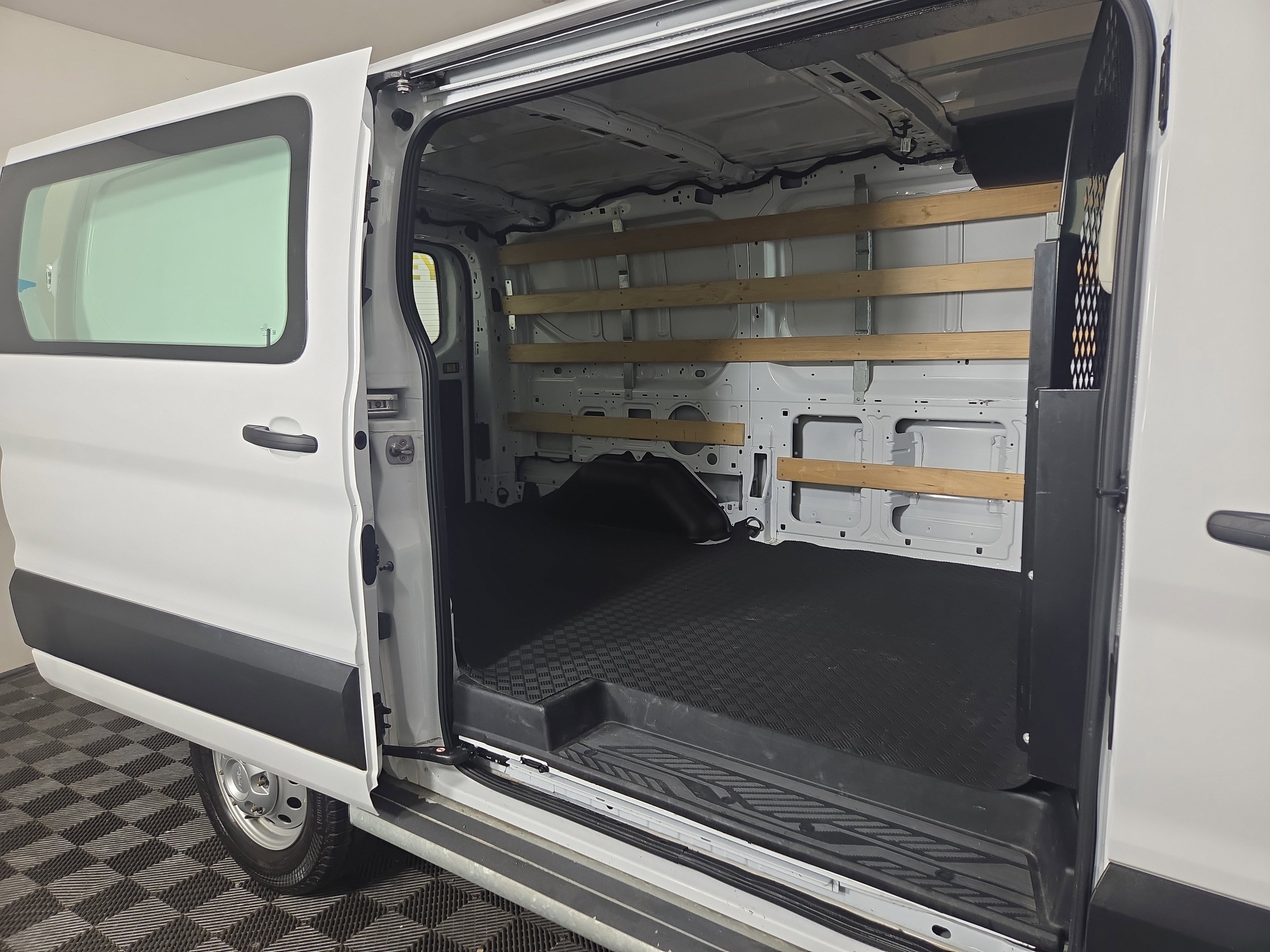 Used 2024 Ford Transit 250 Low Roof AWD w/ Exterior Upgrade Package image 12