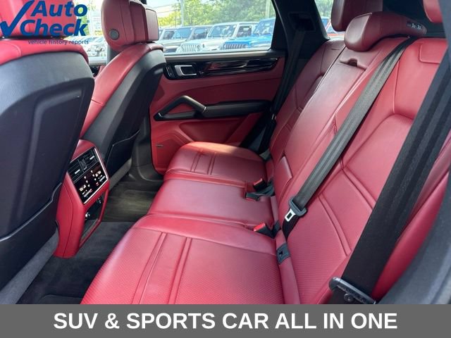 Used 2022 Porsche Cayenne AWD/4WD image 23