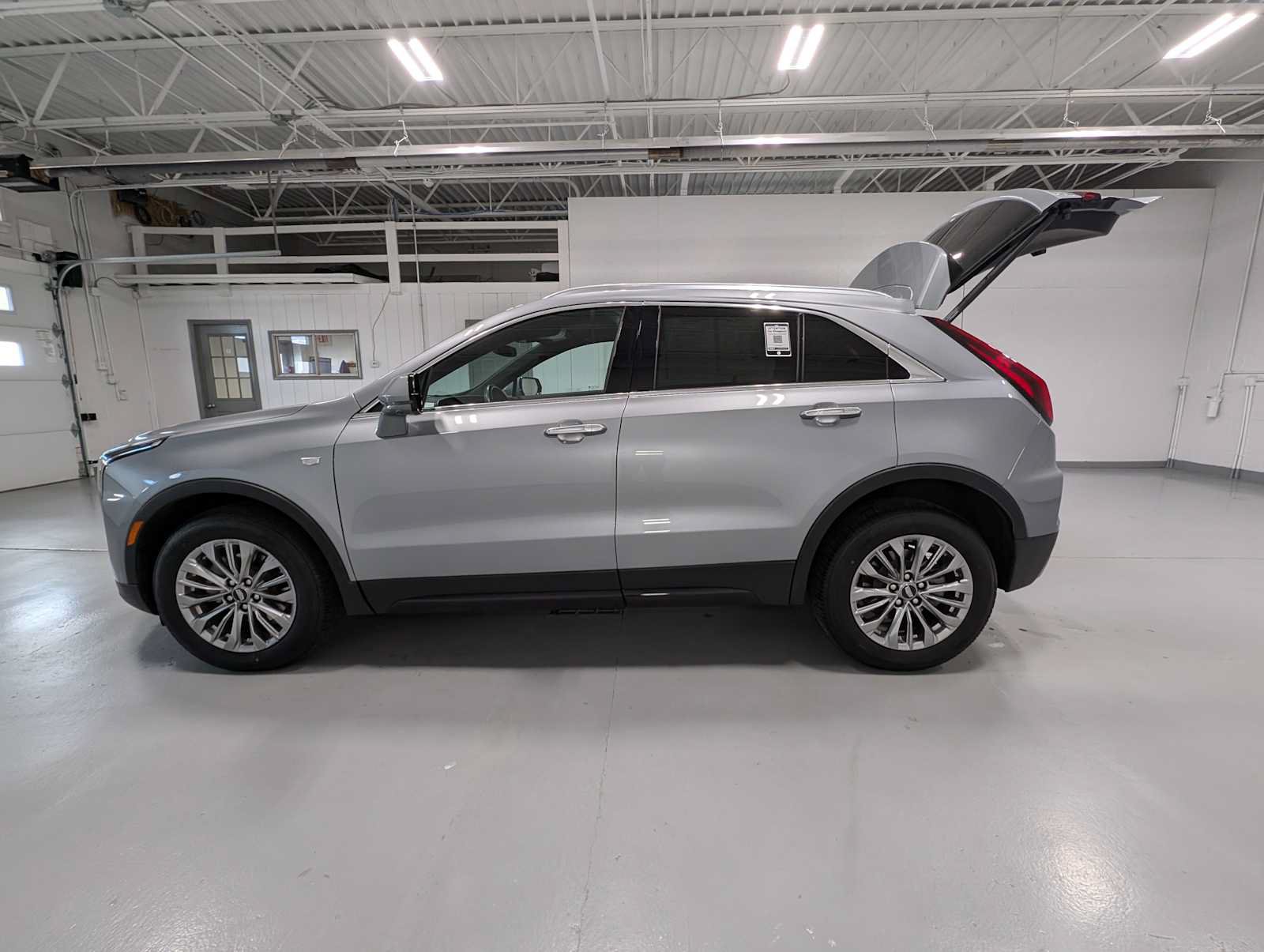Certified 2025 Cadillac XT4 Premium Luxury AWD/4WD image 9