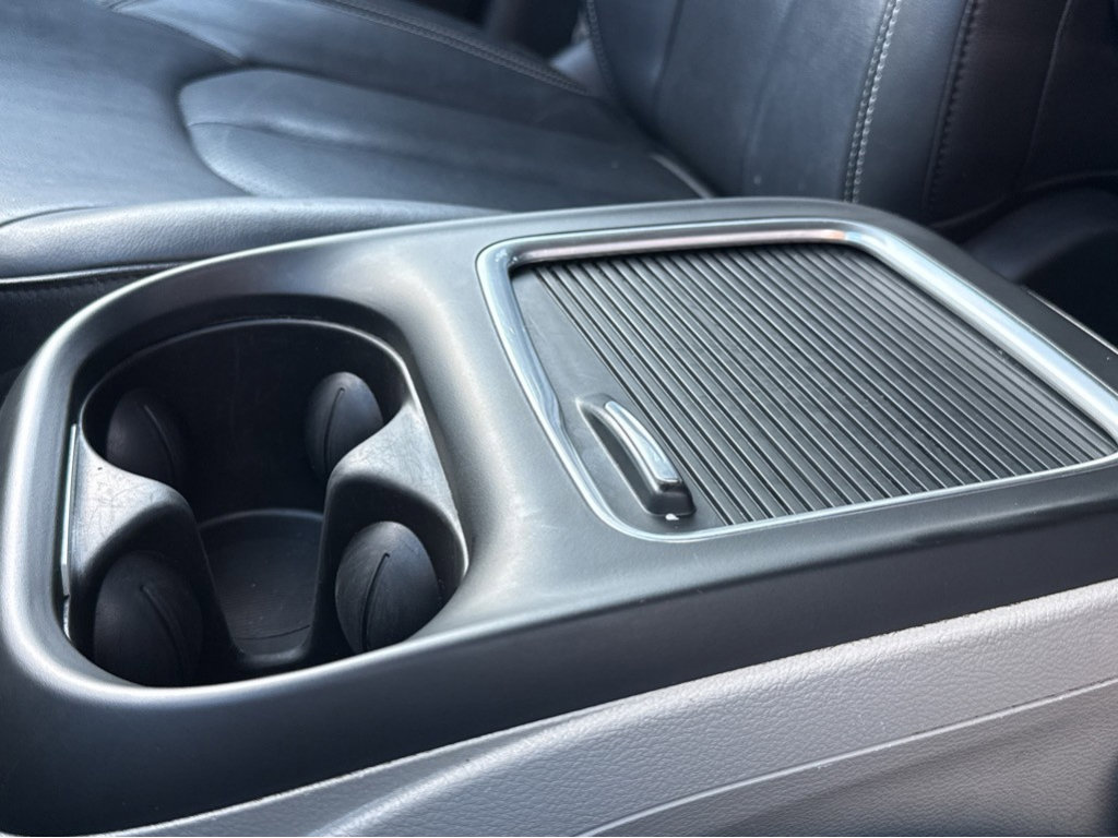 Used 2024 Chrysler Pacifica Touring-L image 7