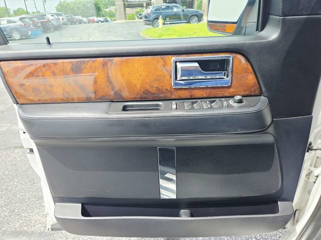 Used 2015 Lincoln Navigator 4WD image 36