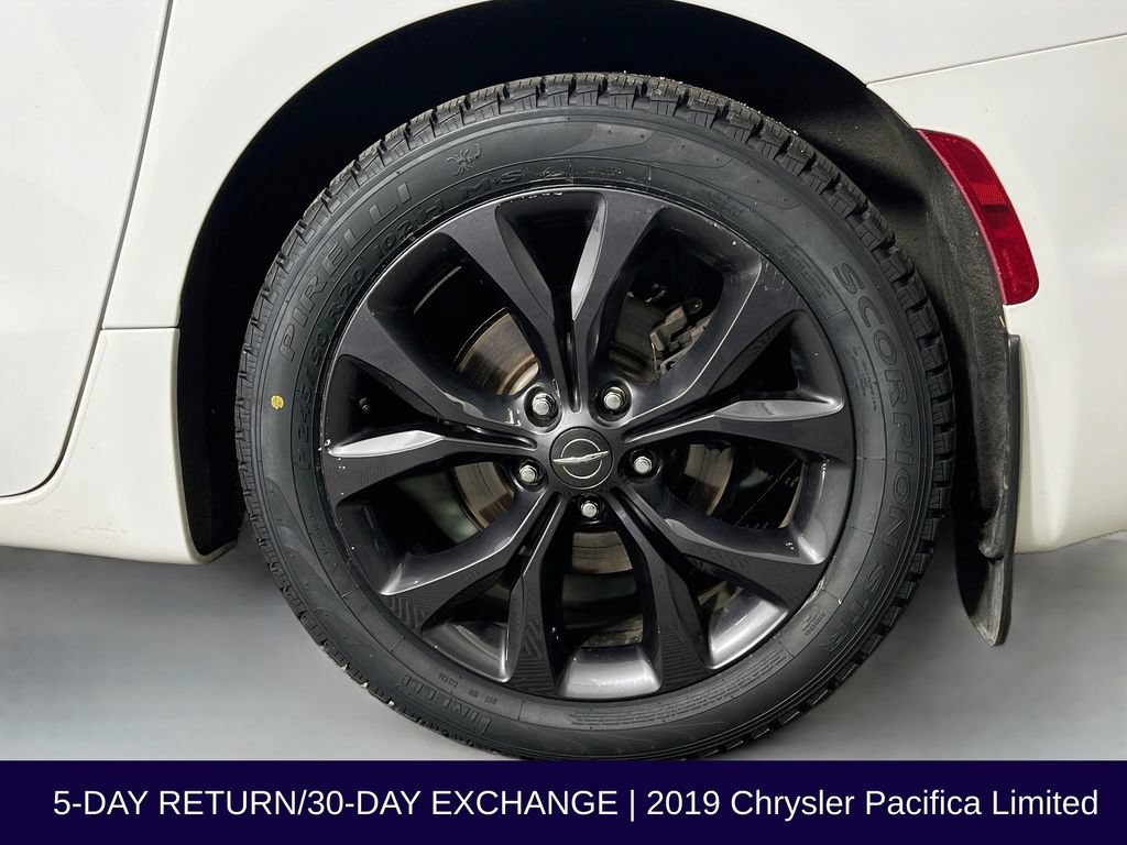 Used 2019 Chrysler Pacifica Limited w/ Advanced Safetytec Group FWD image 39