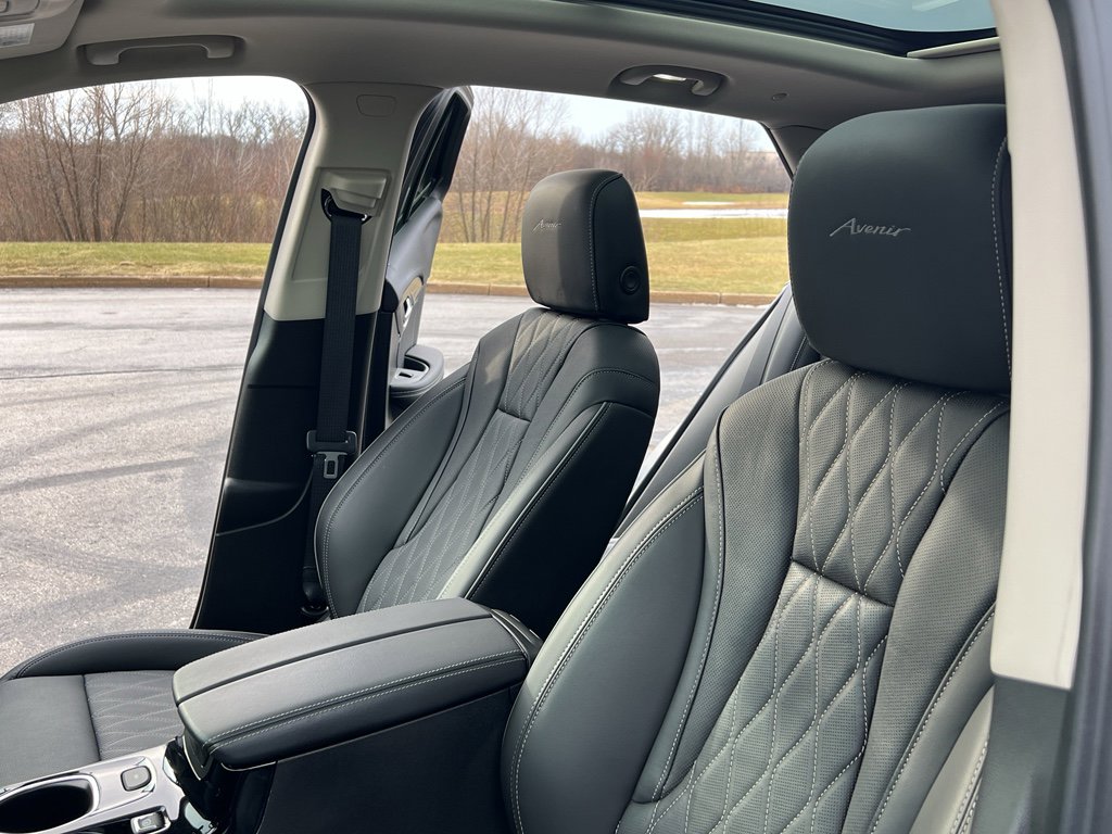 Used 2023 Buick Envision Avenir image 18