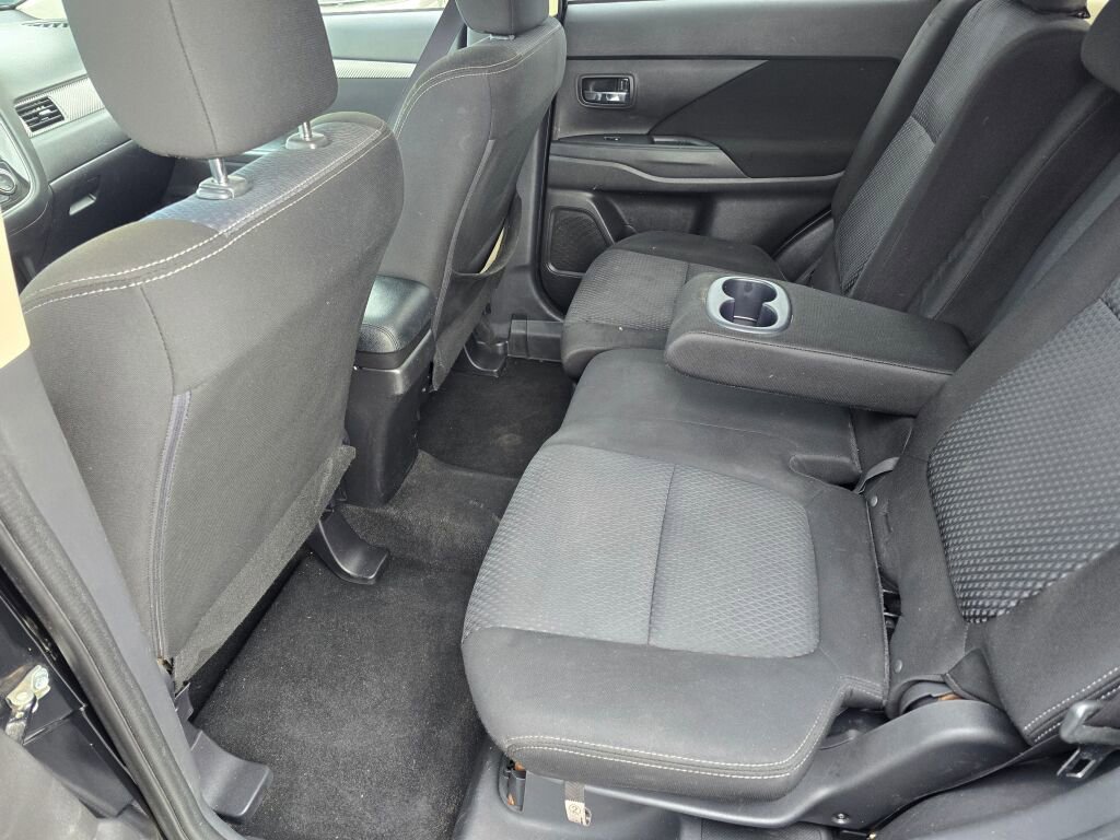 Used 2018 Mitsubishi Outlander ES image 18