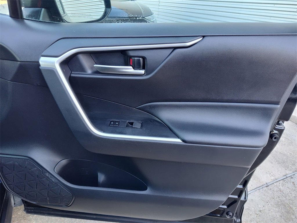 Used 2024 Toyota RAV4 XLE image 32