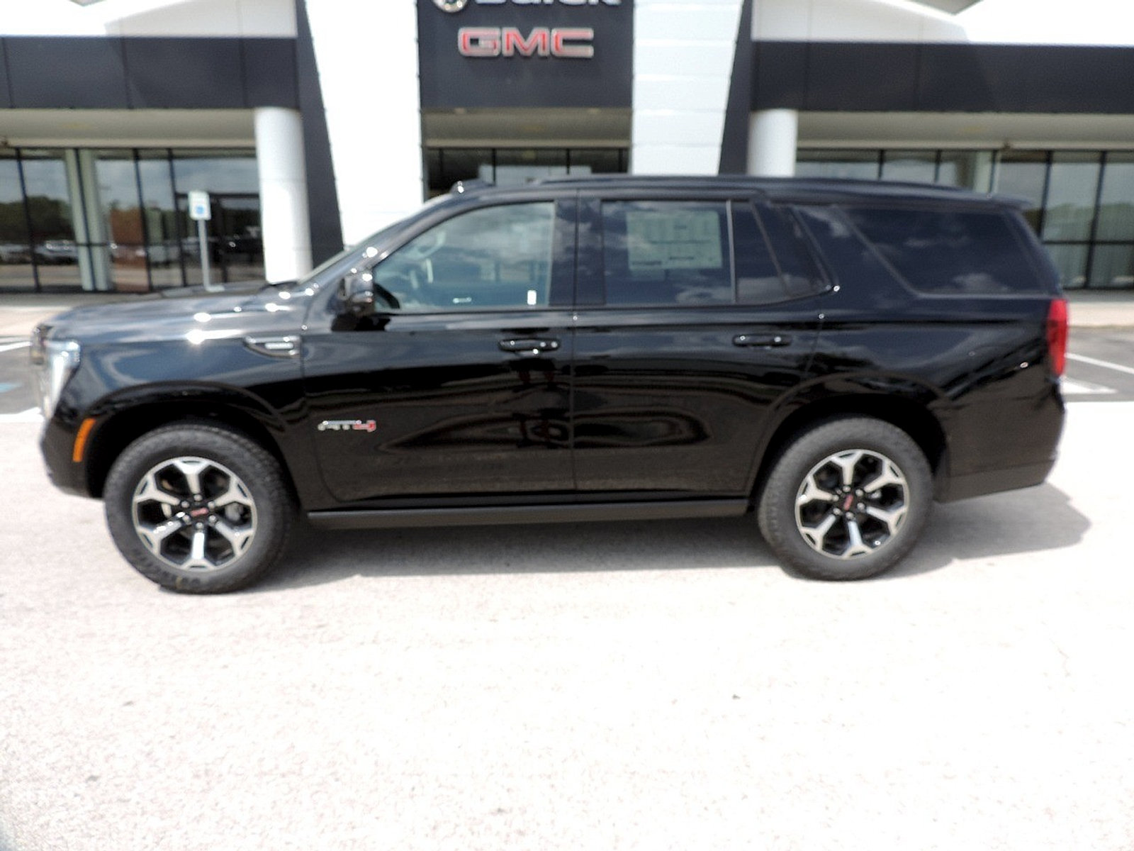 New 2026 GMC Yukon AT4 w/ AT4 Premium Plus Package AWD/4WD image 8