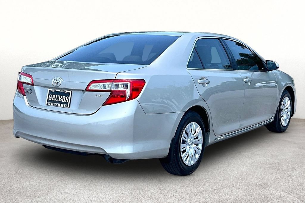 Used 2014 Toyota Camry LE FWD image 2