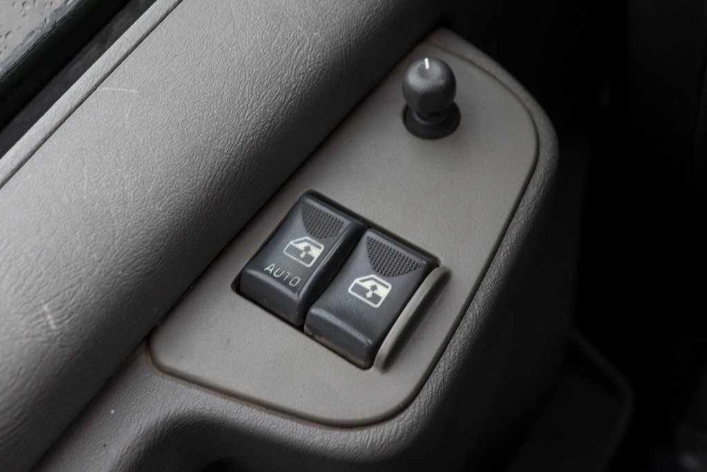 Used 2005 Chevrolet Express 3500 Extended Passenger w/ LS Preferred Equipment Group image 18