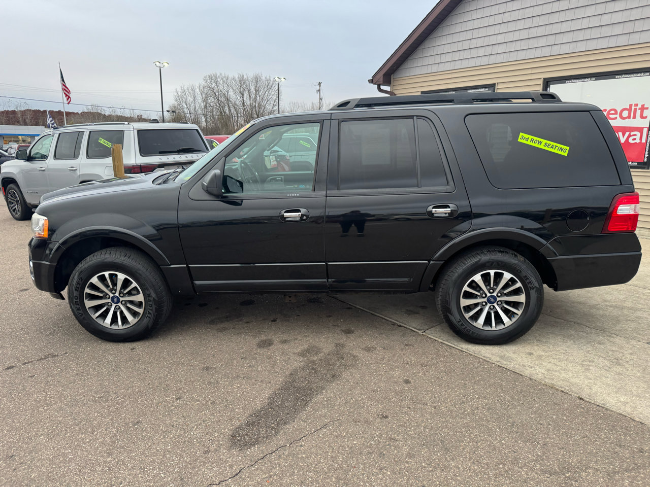 Used 2017 Ford Expedition XLT image 8