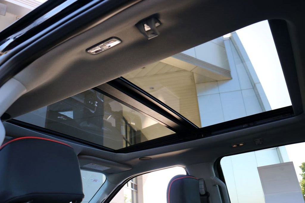 New 2026 Ford F250 Lariat w/ Black Appearance Package image 25