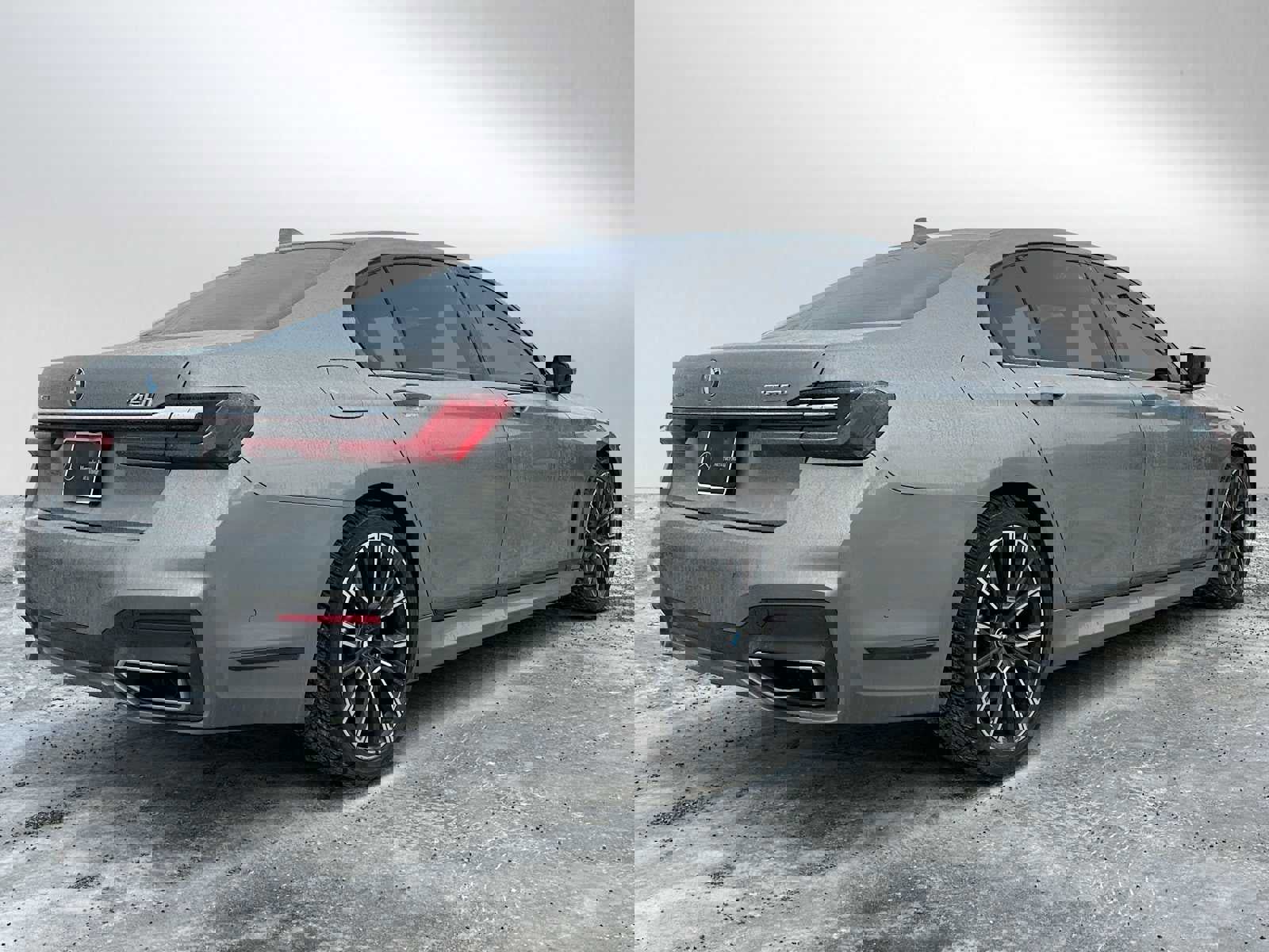 Used 2020 BMW 750i xDrive w/ M Sport Package image 3