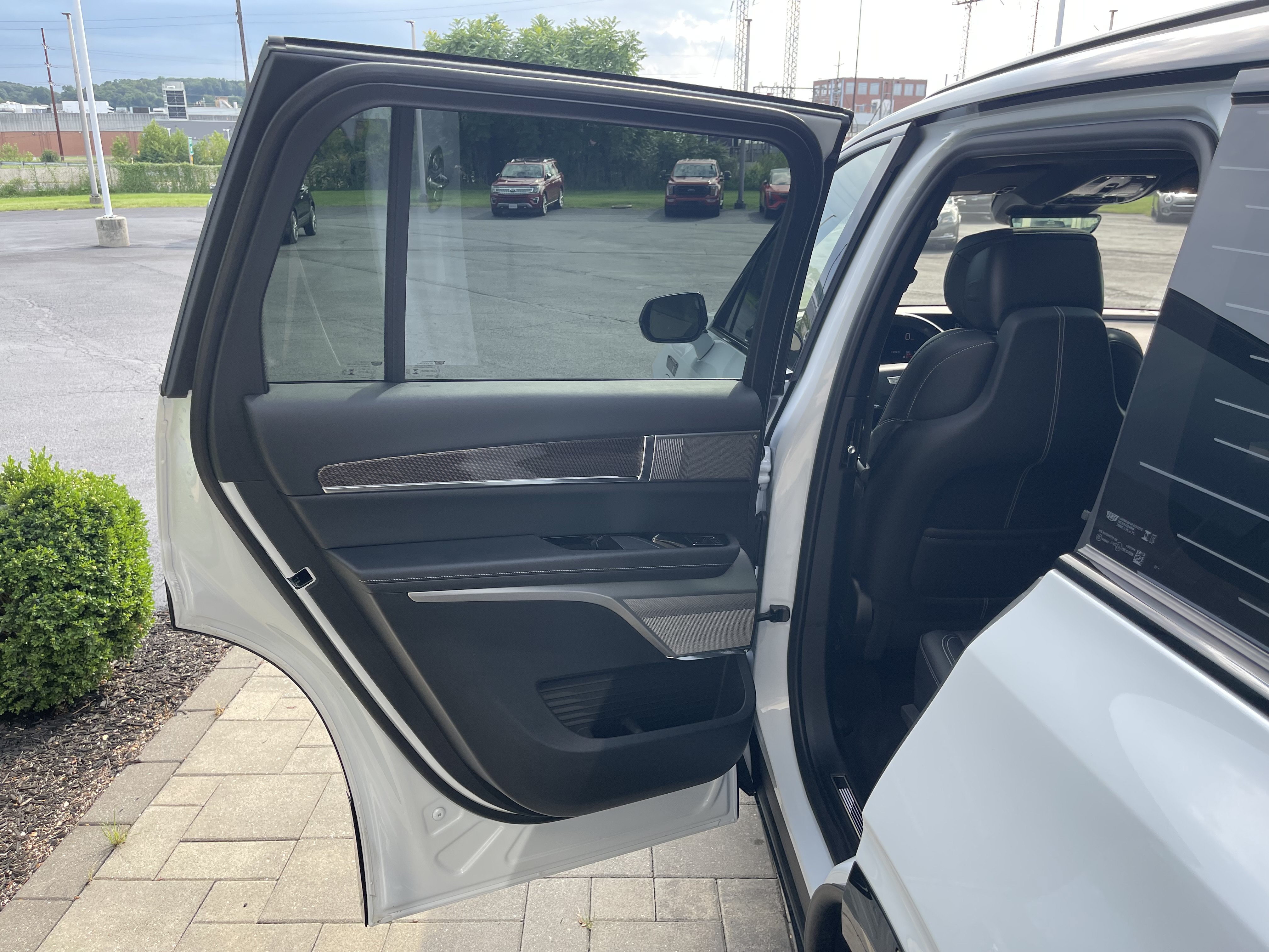 Used 2026 Cadillac Vistiq Sport w/ LPO, Floor Liner Package AWD/4WD image 18