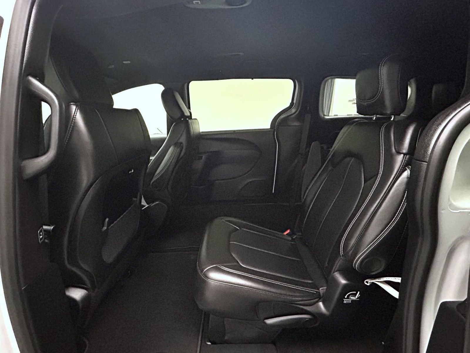 Used 2025 Chrysler Pacifica Select image 19