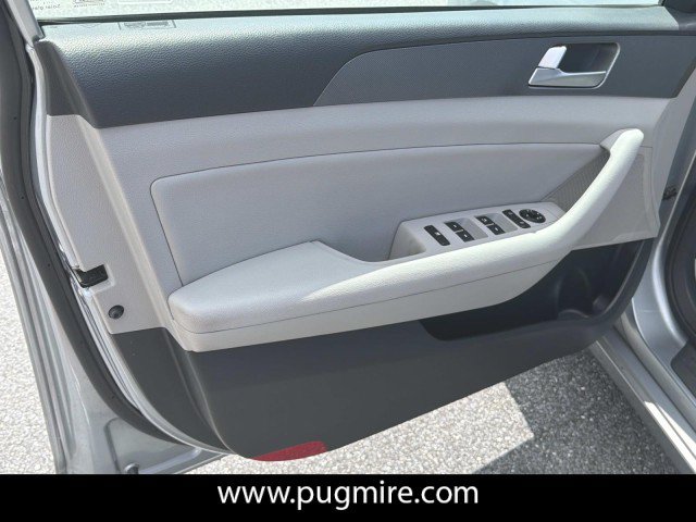Used 2015 Hyundai Sonata SE w/ Option Group 02 FWD image 10