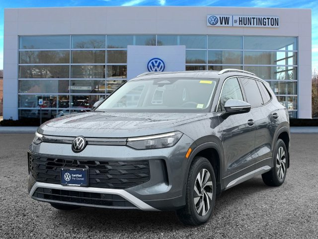 Used 2025 Volkswagen Tiguan S AWD/4WD image 2
