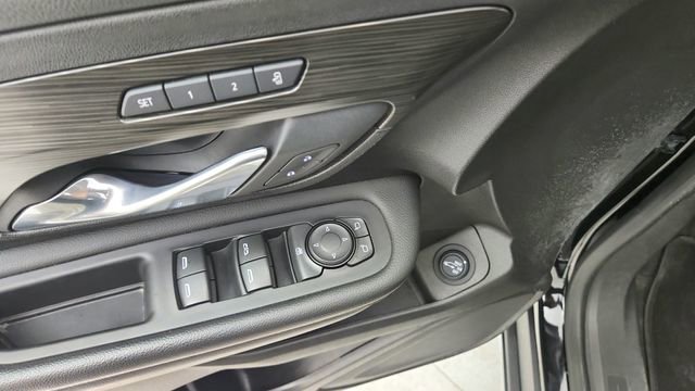 Used 2024 GMC Terrain SLT image 20