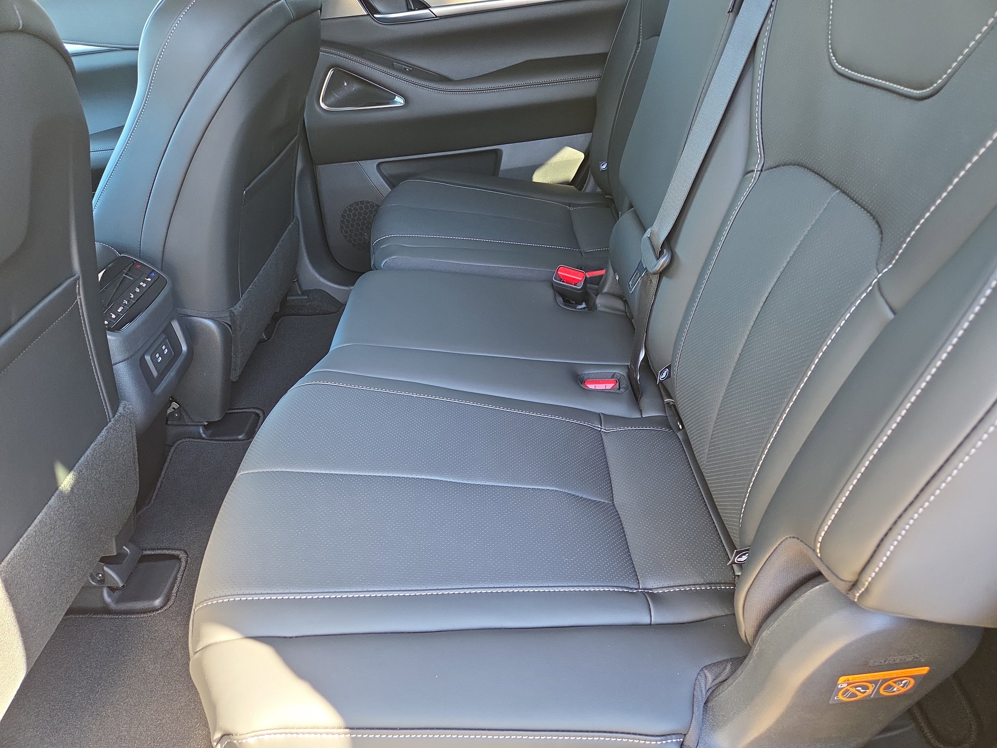 New 2026 INFINITI QX60 Luxe w/ Cargo Package image 6