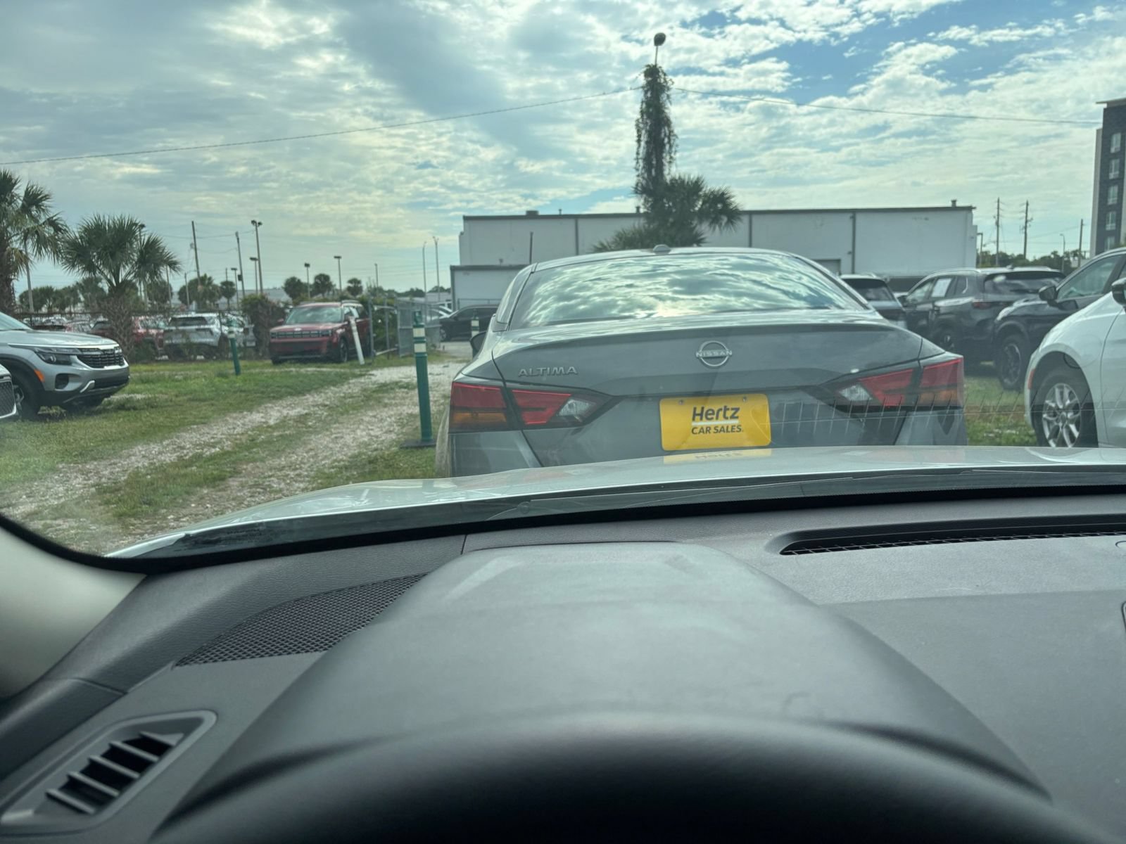 Used 2025 Nissan Altima 2.5 SV FWD image 34