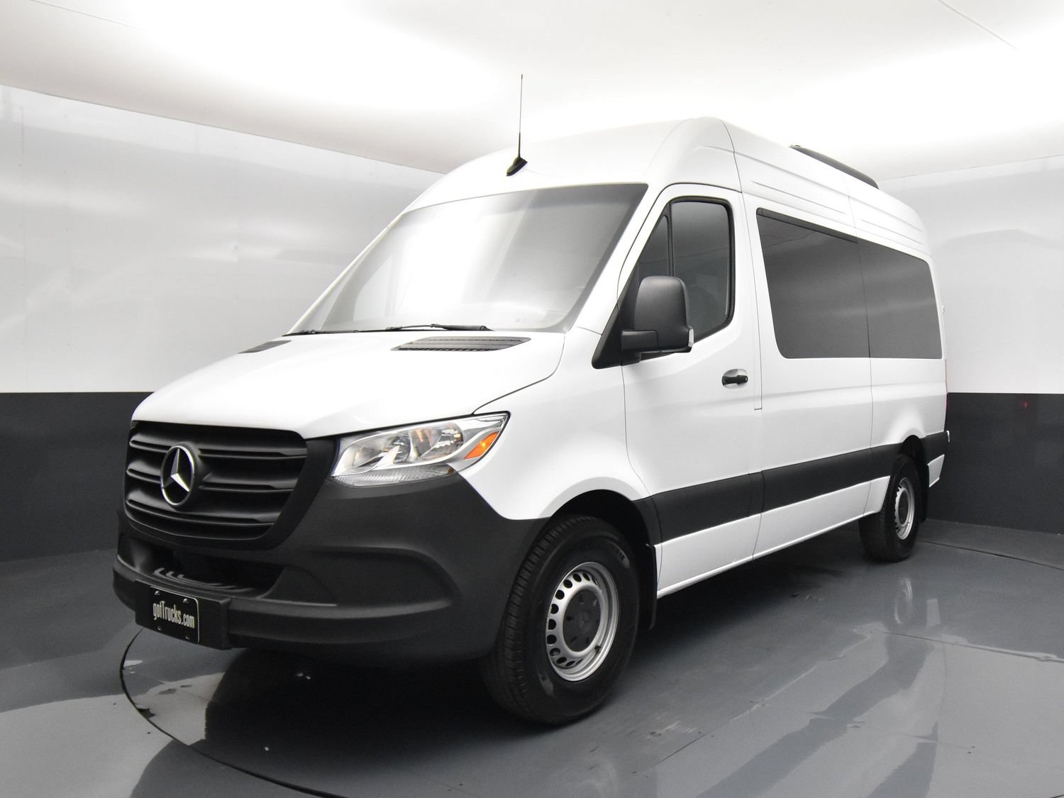 Used 2024 Mercedes-Benz Sprinter 2500 image 2