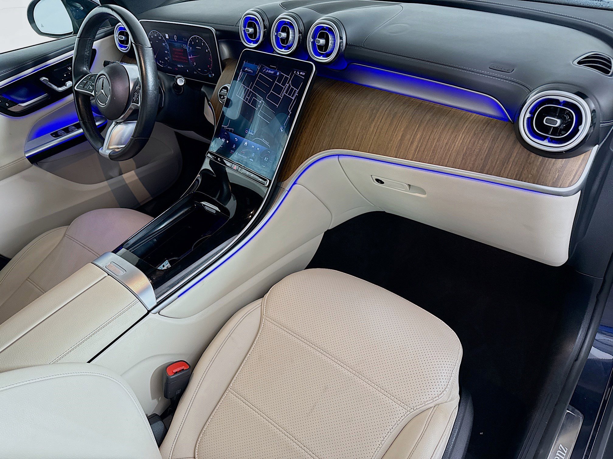 Used 2023 Mercedes-Benz GLC 300 4MATIC w/ Exclusive Trim Package image 30