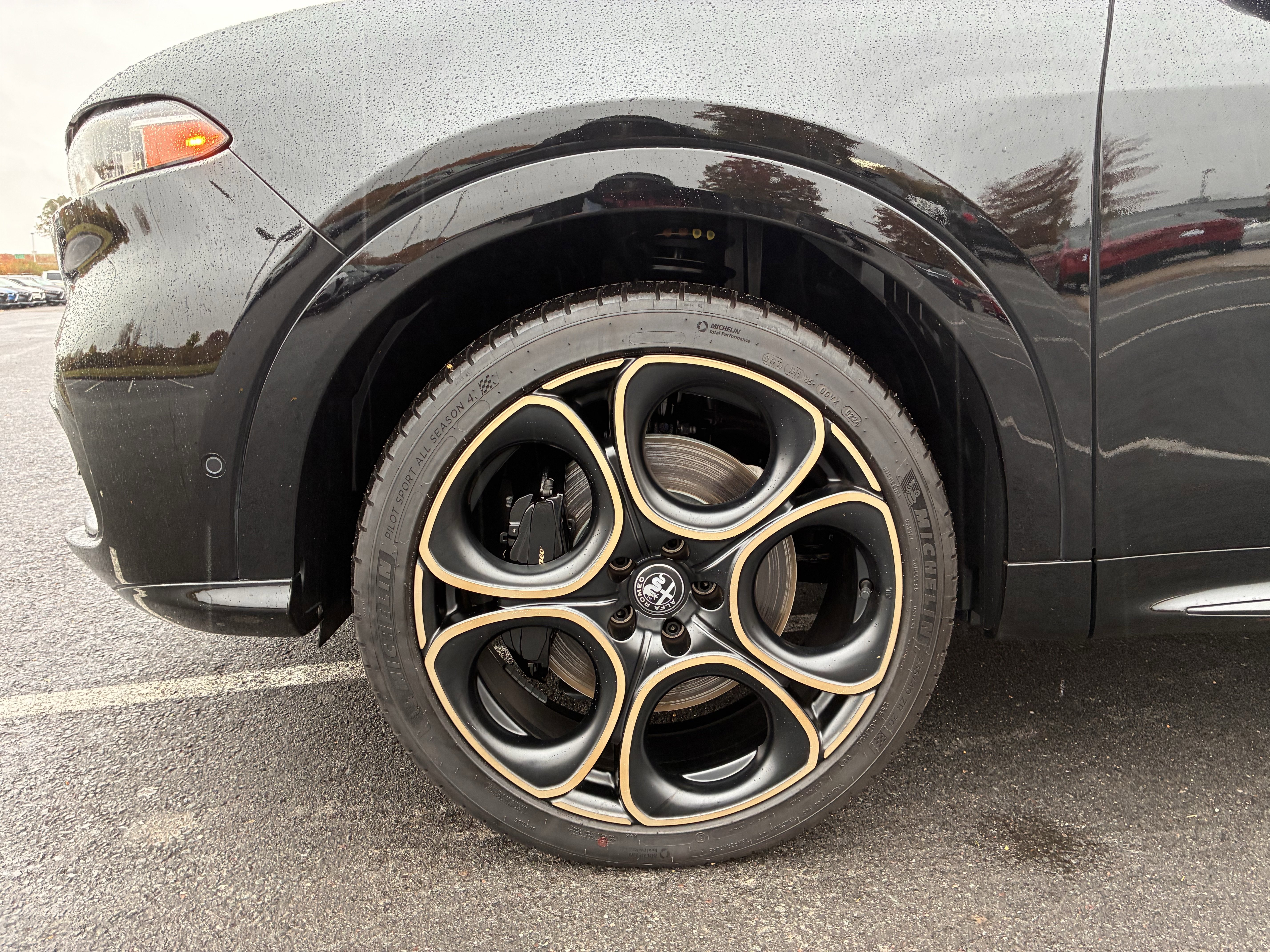 New 2025 Alfa Romeo Tonale AWD/4WD image 13