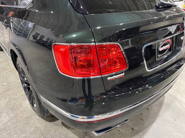 Used 2017 Bentley Bentayga image 45