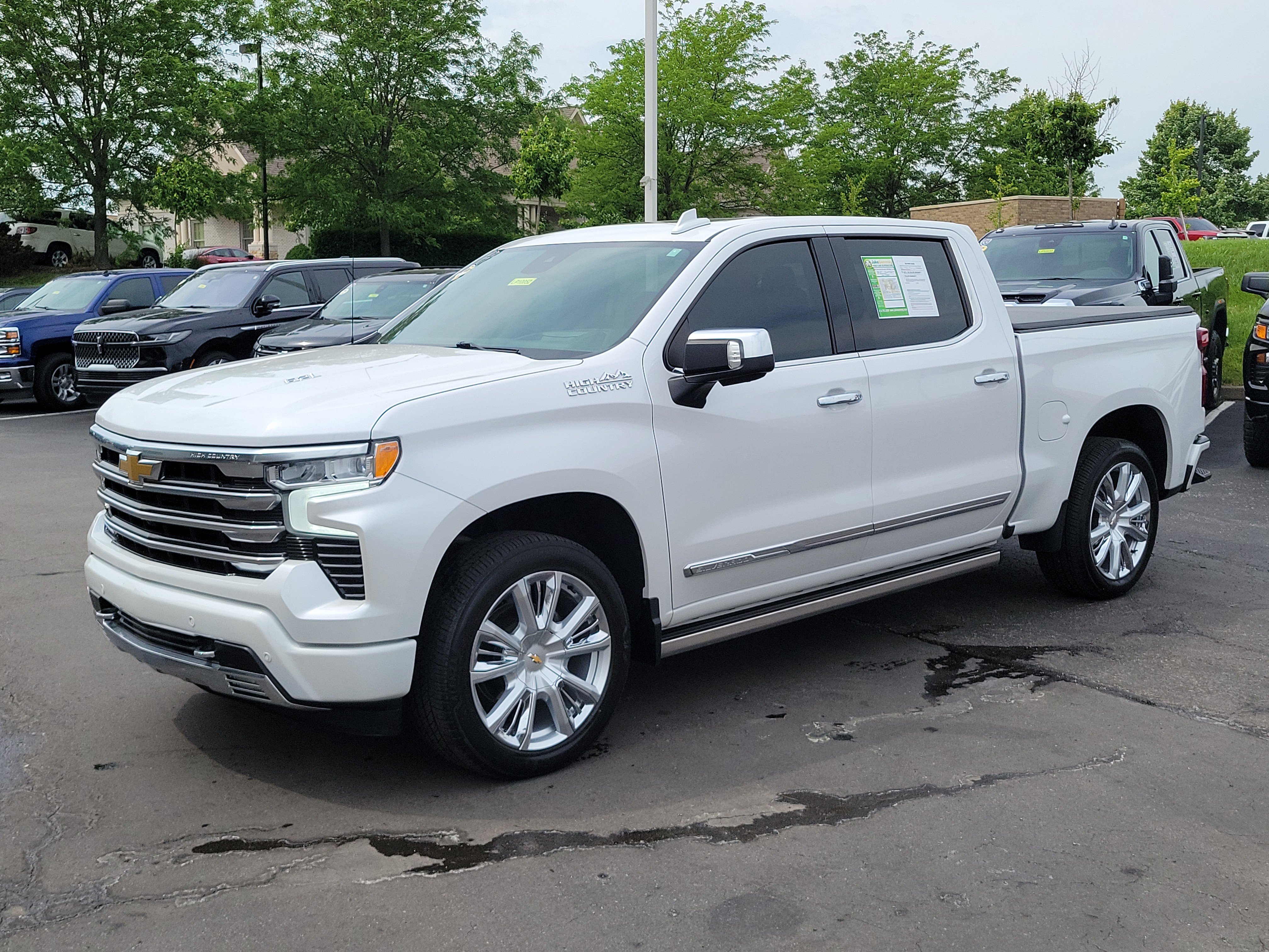 Used 2023 Chevrolet Silverado 1500 High Country w/ High Country Premium Package AWD/4WD image 2