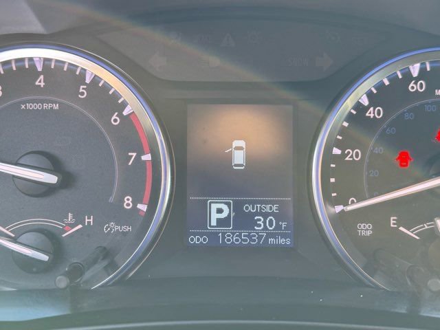 Used 2015 Toyota Highlander LE image 12