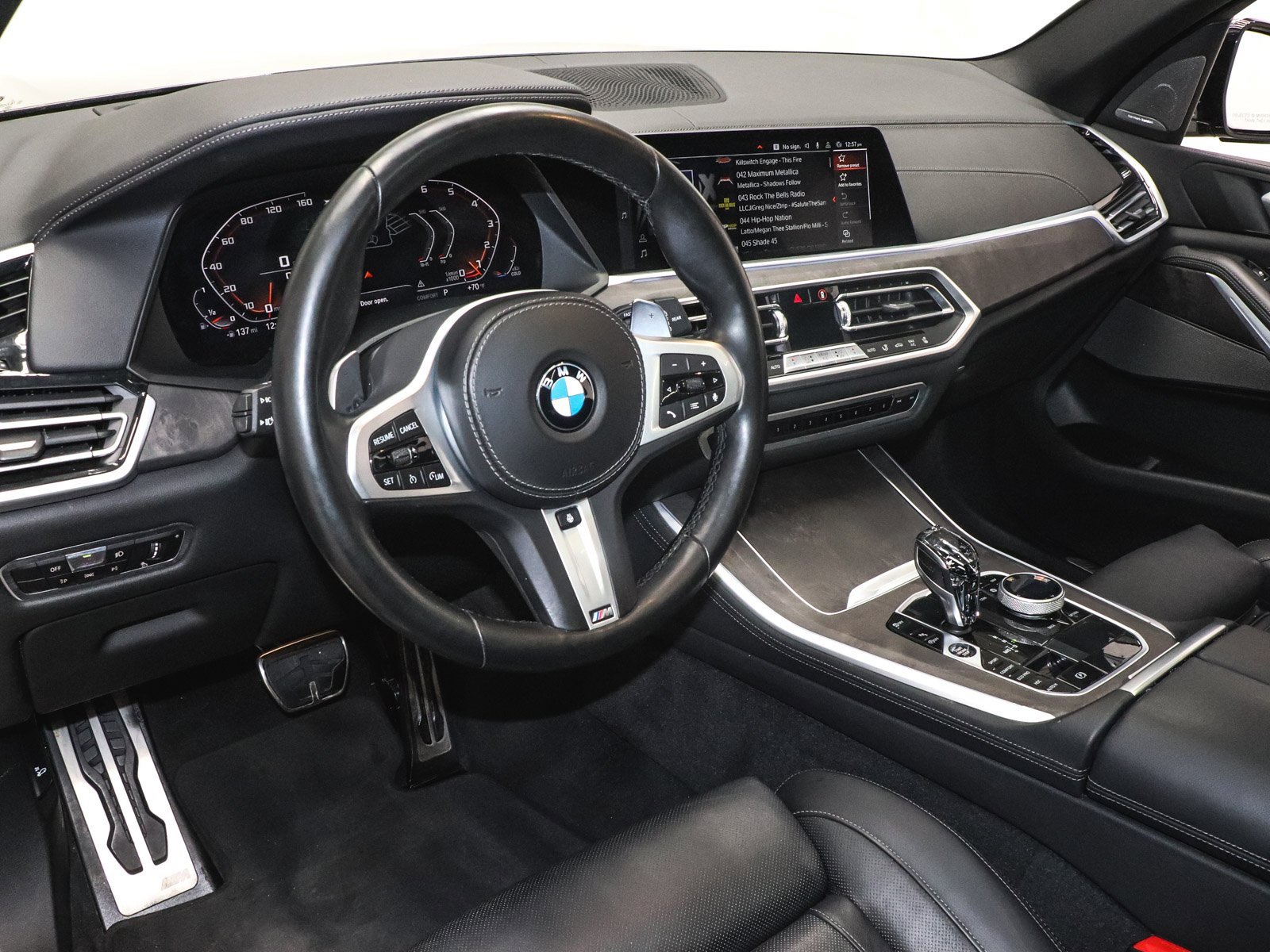 Used 2022 BMW X5 M50i w/ Executive Package image 22