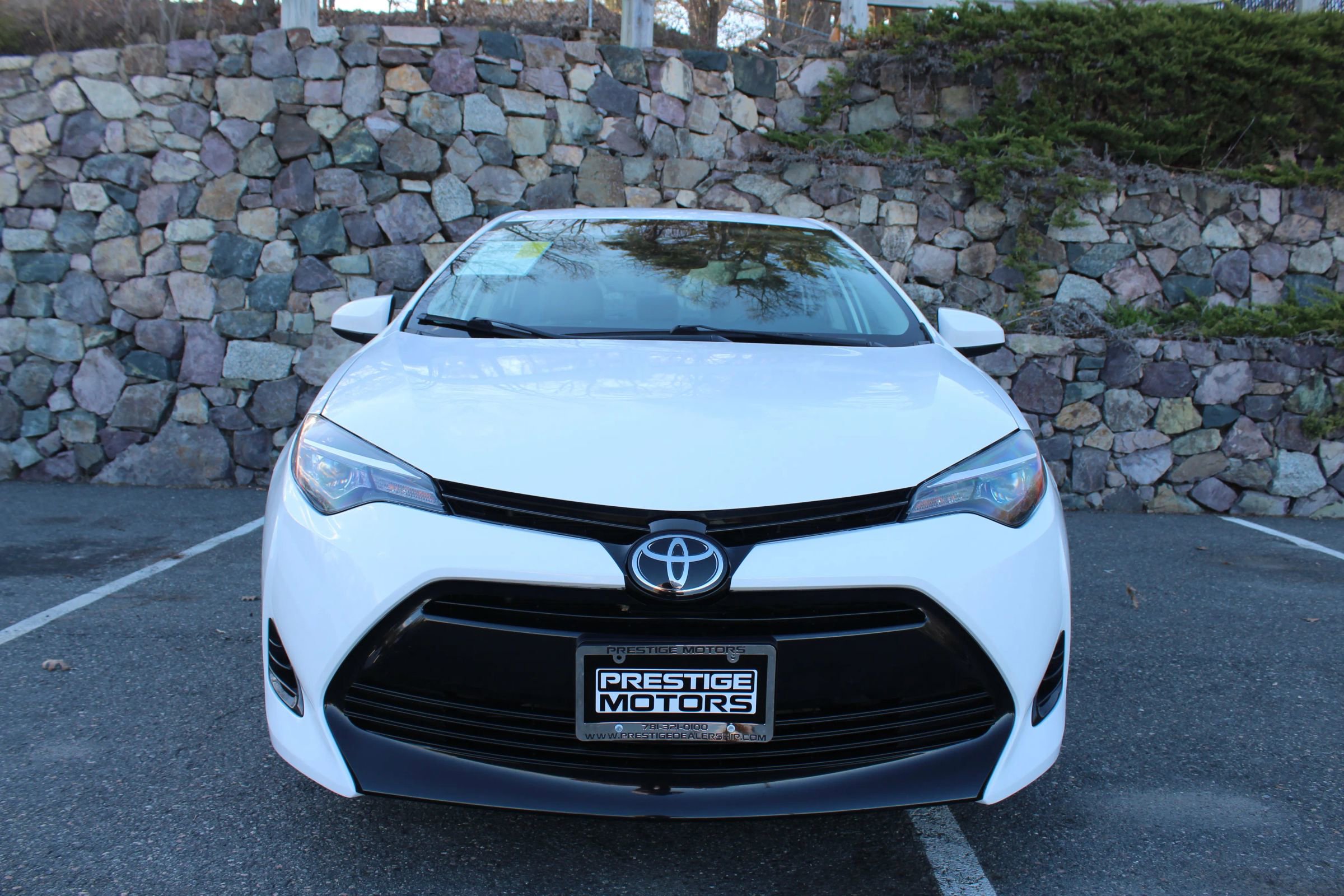 Used 2018 Toyota Corolla LE FWD image 3