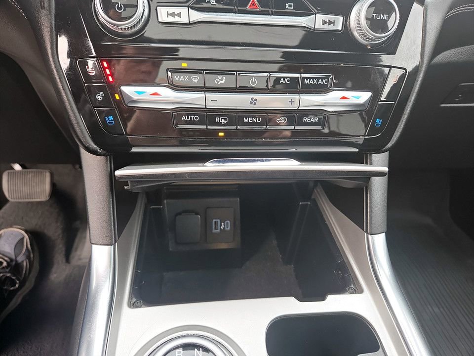 Used 2023 Ford Explorer Platinum w/ Technology Package image 25