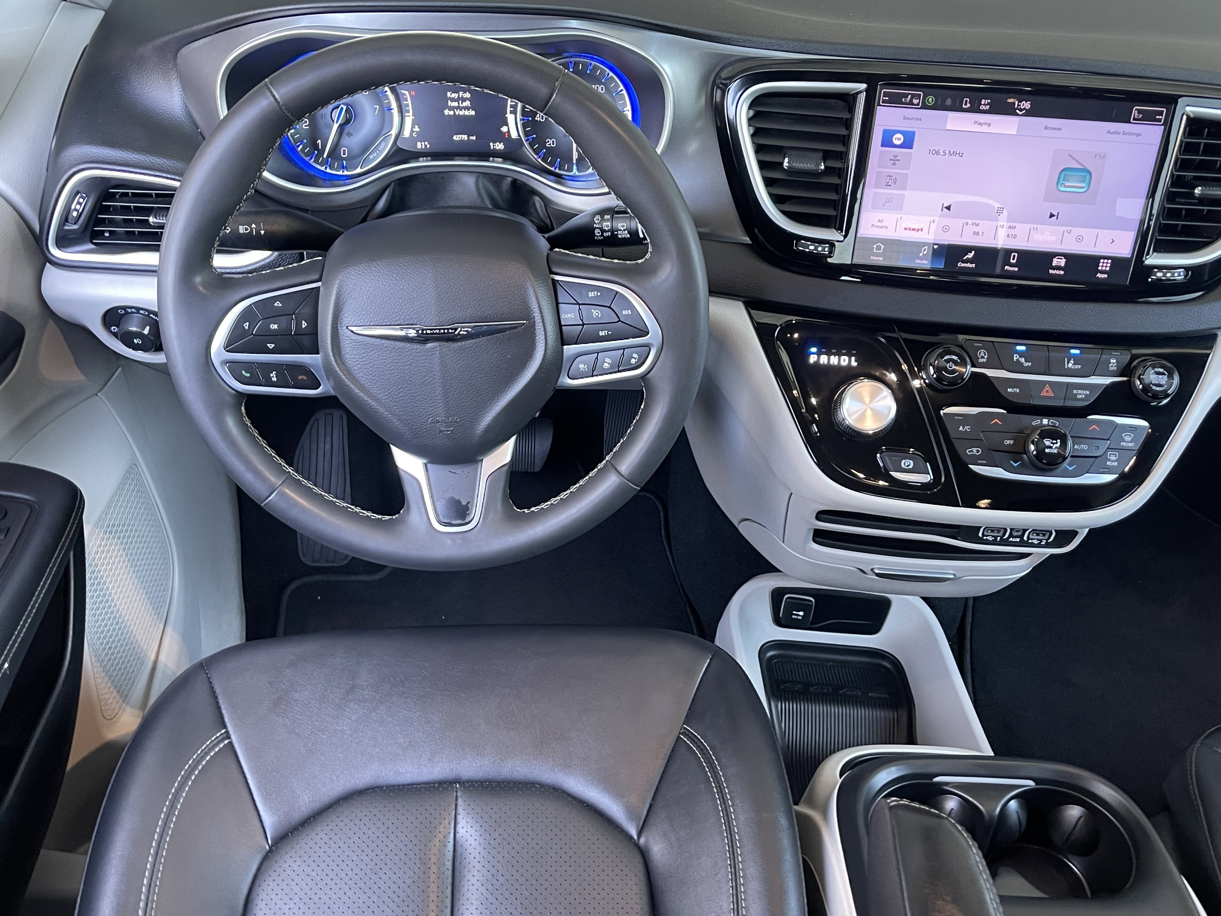 Used 2024 Chrysler Pacifica Touring-L FWD image 19