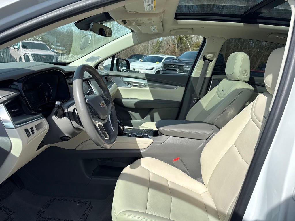 Certified 2023 Cadillac XT5 Premium Luxury w/ LPO, Floor Liner Package image 3