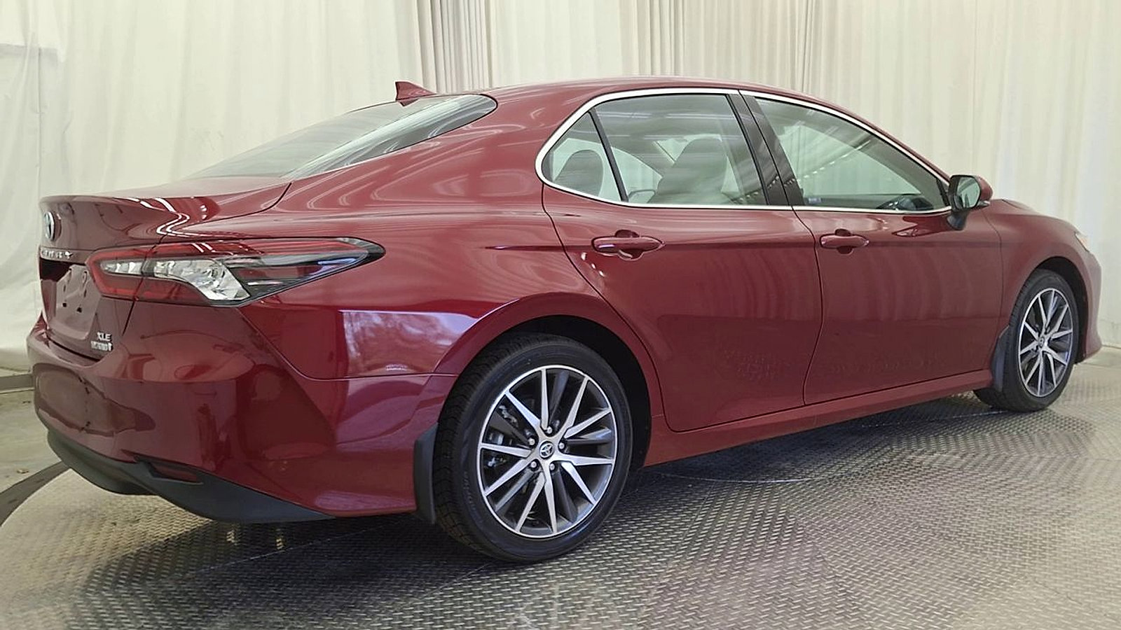 Certified 2022 Toyota Camry XLE w/ Cold Weather Package FWD image 3