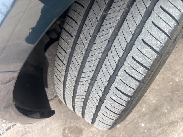 Used 2025 Genesis G70 2.5T image 9