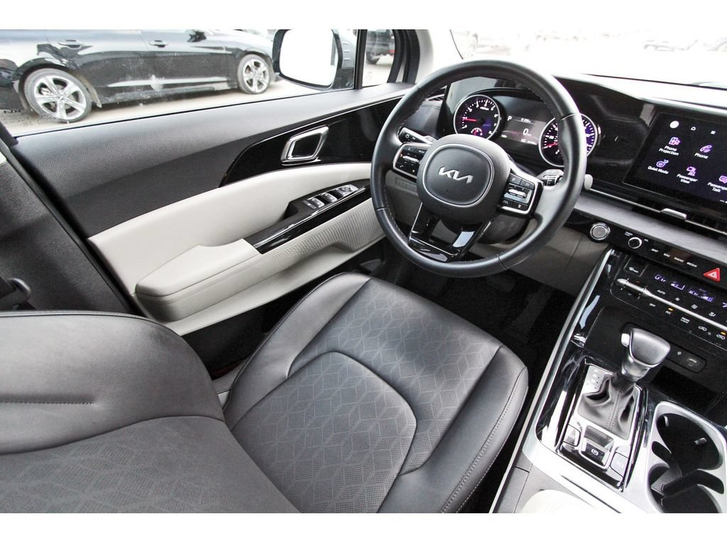 Certified 2024 Kia Carnival EX FWD image 9