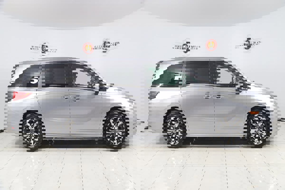 Used 2023 Honda Odyssey Touring image 2