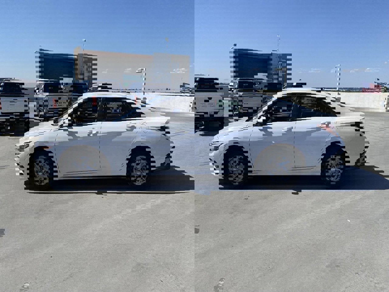 Used 2024 Hyundai Elantra SE image 5