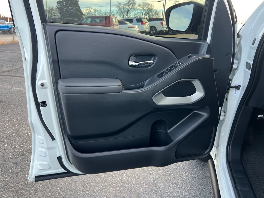 Used 2022 Nissan Frontier SV image 13