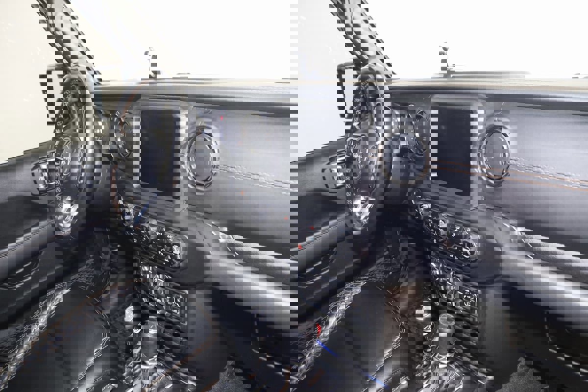 Used 2021 Jeep Gladiator Overland image 37