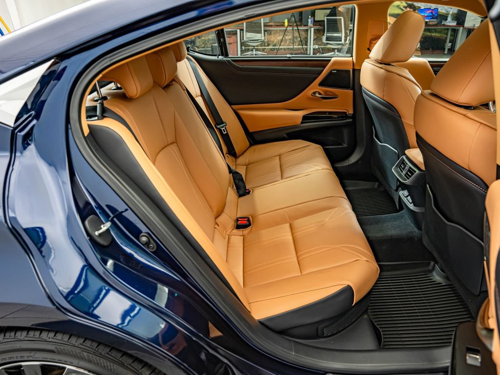 Certified 2025 Lexus ES 300h Ultra Luxury w/ Accessory Package (Z2) FWD image 37