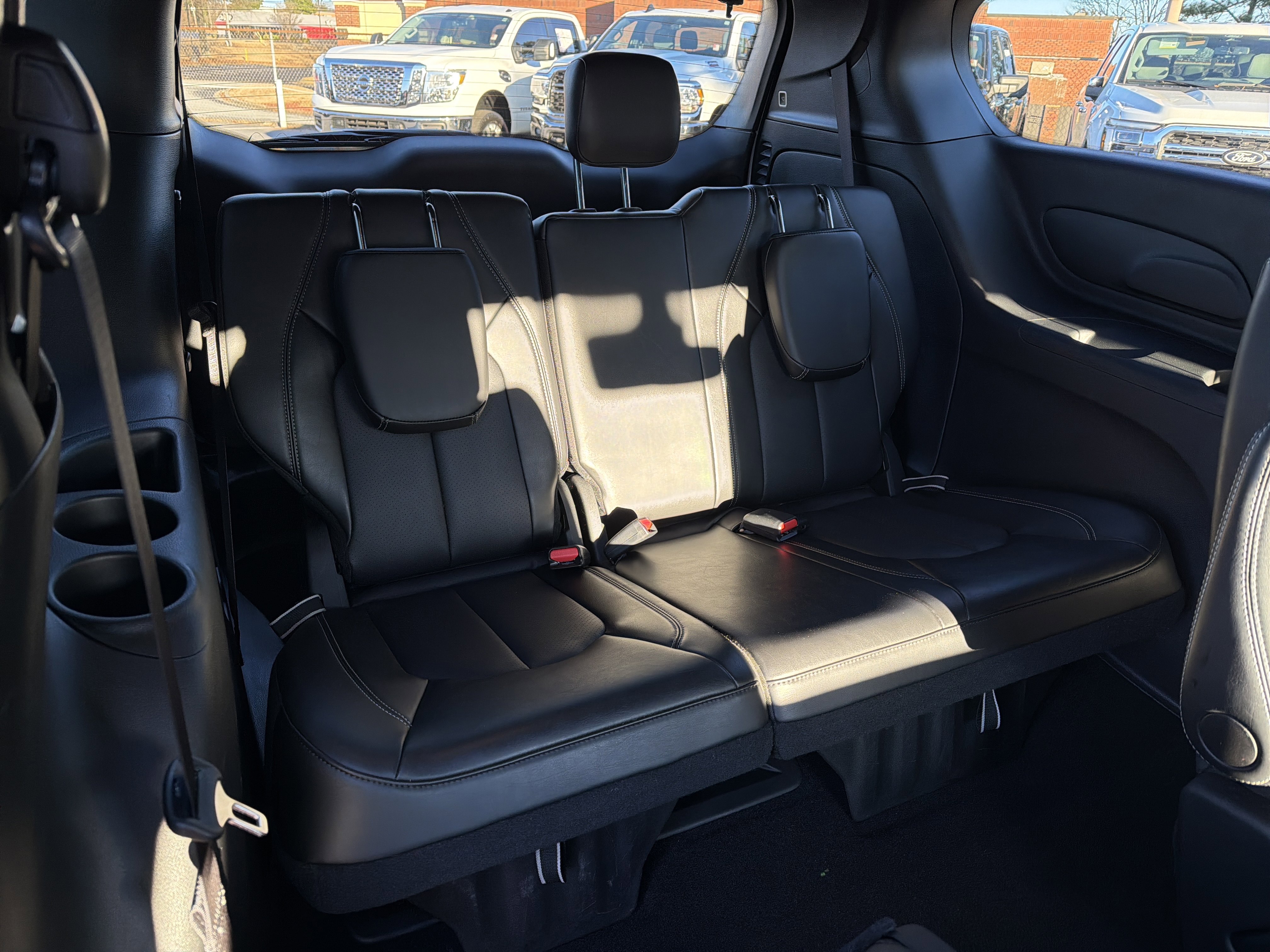 Used 2025 Chrysler Pacifica Select image 16