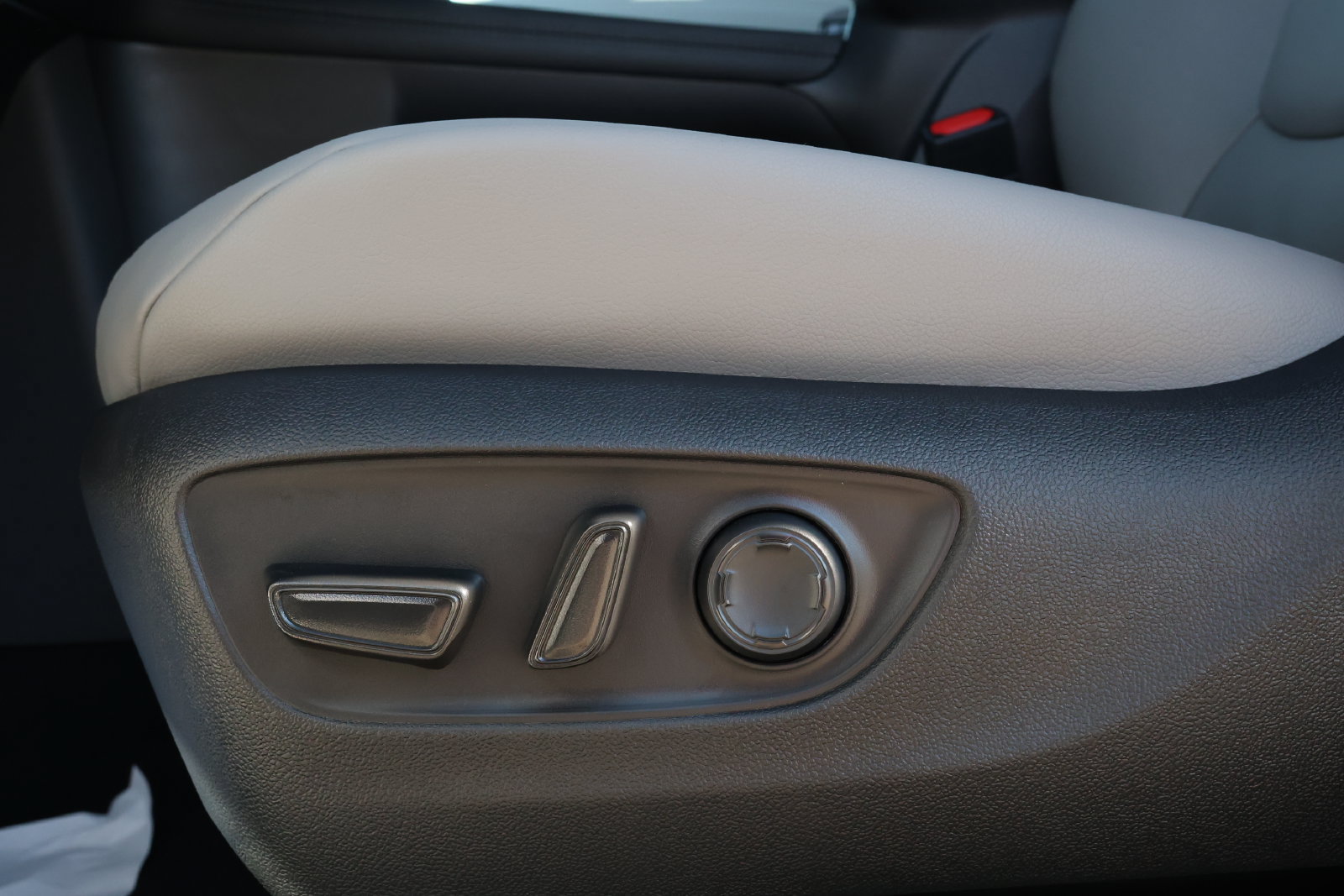 New 2026 Toyota Sienna XLE FWD image 28