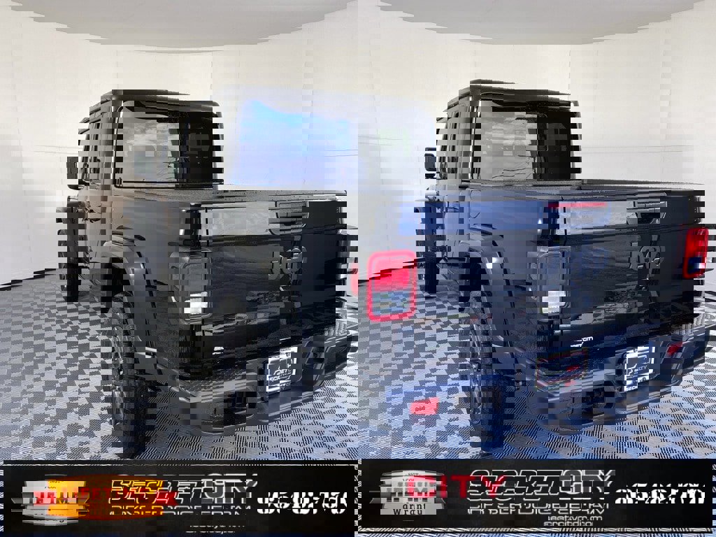 New 2025 Jeep Gladiator Sport image 5