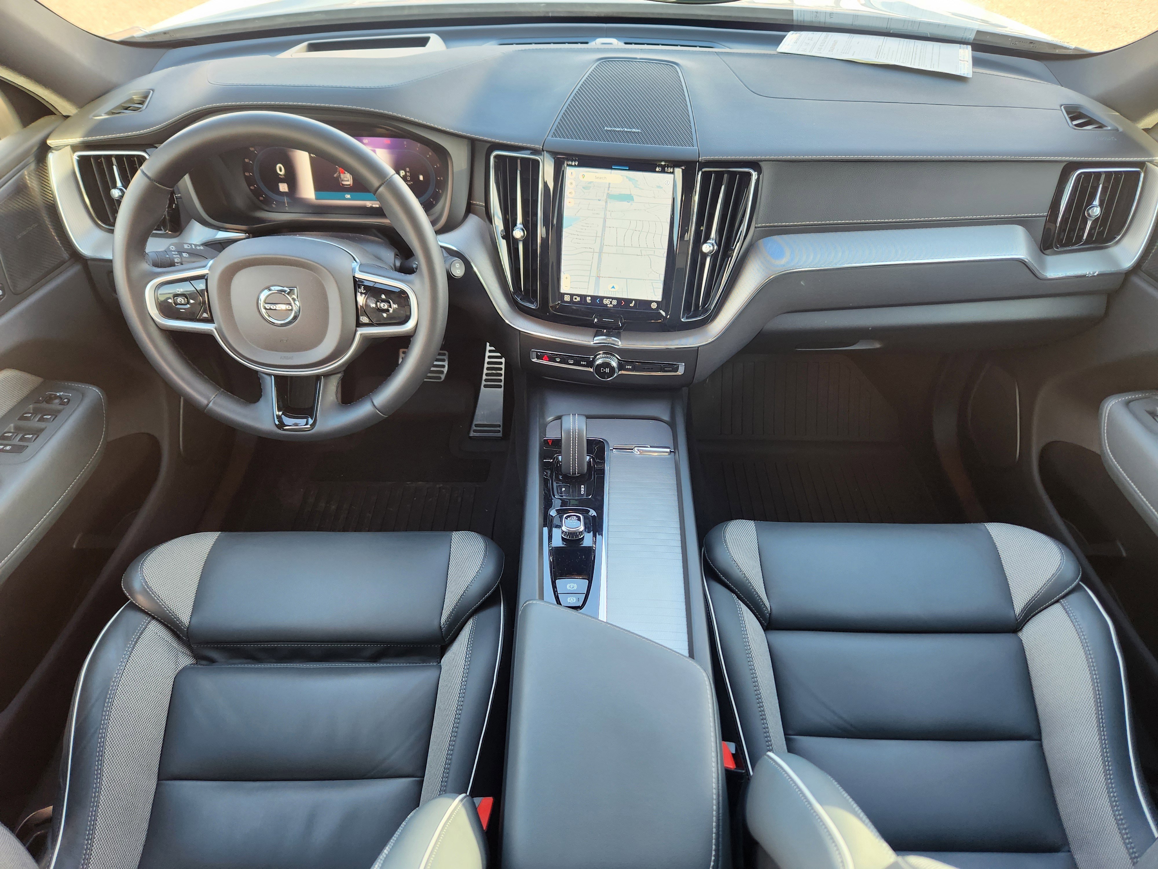 Used 2022 Volvo XC60 B5 R-Design w/ Advanced Package image 21