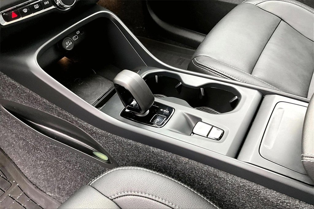 Certified 2026 Volvo XC40 B5 Core w/ Climate Package image 18