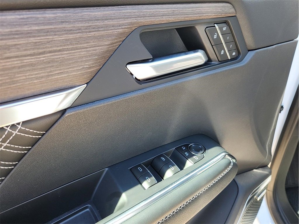 New 2026 GMC Acadia Denali w/ Super Cruise Package image 9