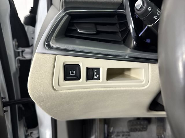 Used 2018 Cadillac XT5 Luxury w/ Driver Awareness Package image 14